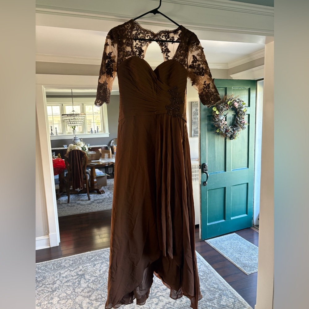 Elegant Brown Lace Evening Dress - Size 4